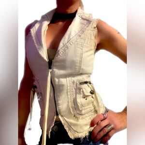 Women's Sexy western-like cream vest with fringe, pockets & embroidery.